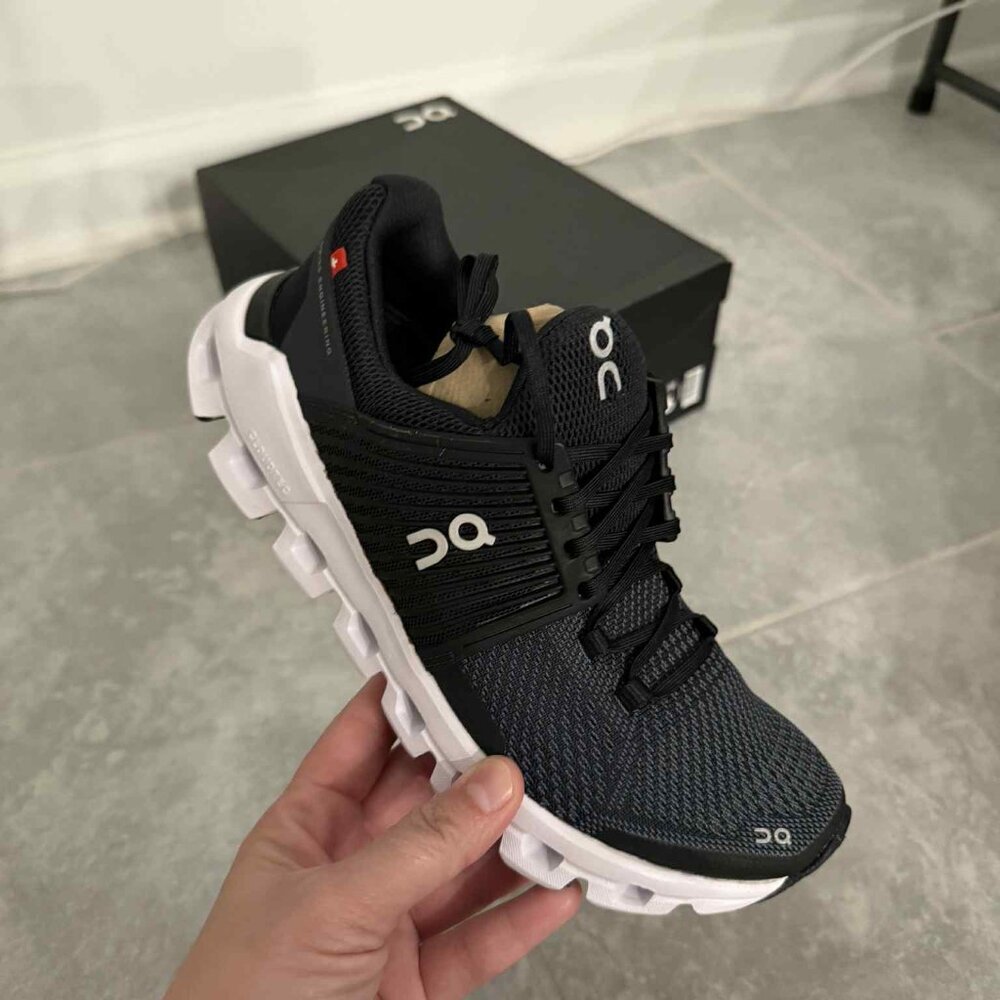 On Running Cloud Sneakers – Women’s – Black/White – New in Box